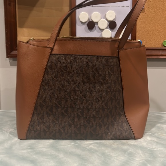 MK used brown and tan boot and purse set size 9 - Picture 7 of 10